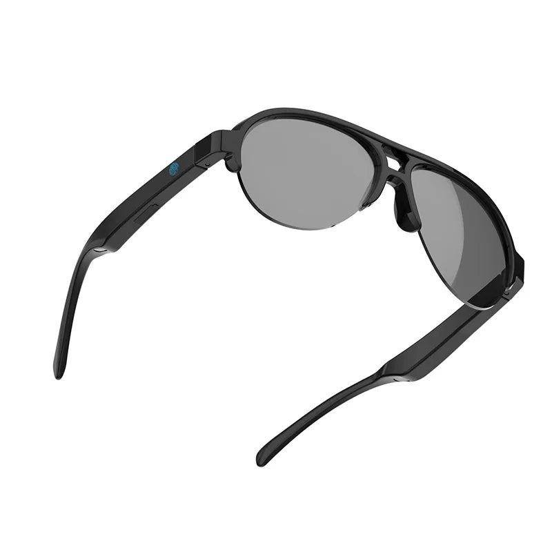 Ultra-lightweight Bluetooth 5.3 sunglasses guarantee audio freedom. - Ultra-lightweight Bluetooth 5.3 sunglasses guarantee audio freedom.